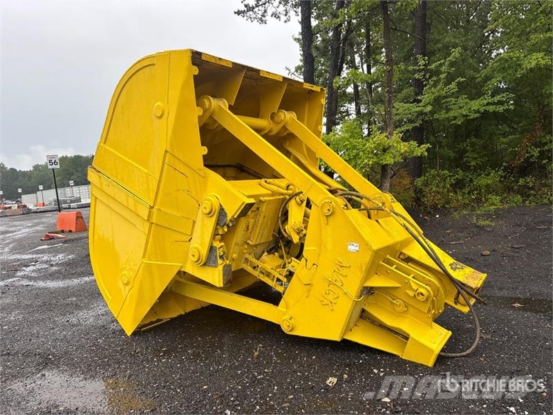 Mack 102 in Clamshell Bucket Other components