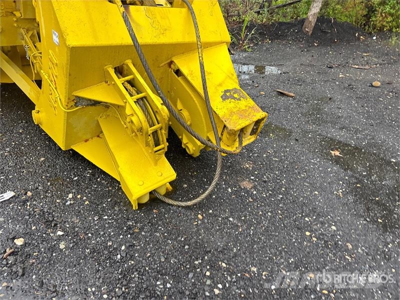 Mack 102 in Clamshell Bucket Other components
