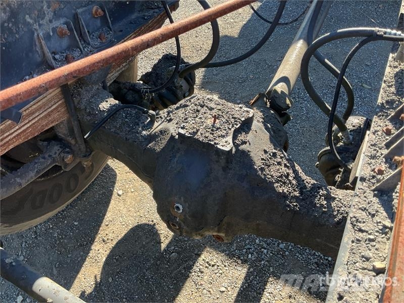 Mack 4x2 Cab and Chassis Кабіни