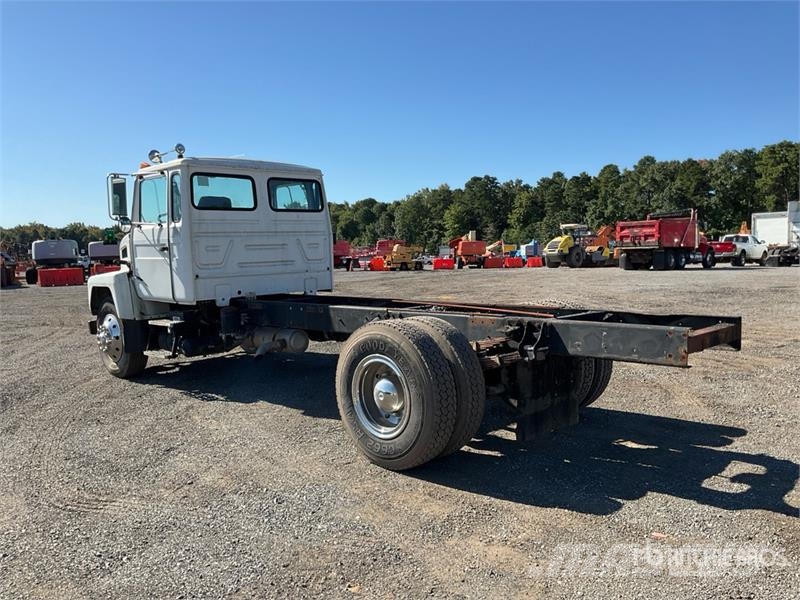 Mack 4x2 Cab and Chassis Кабіни