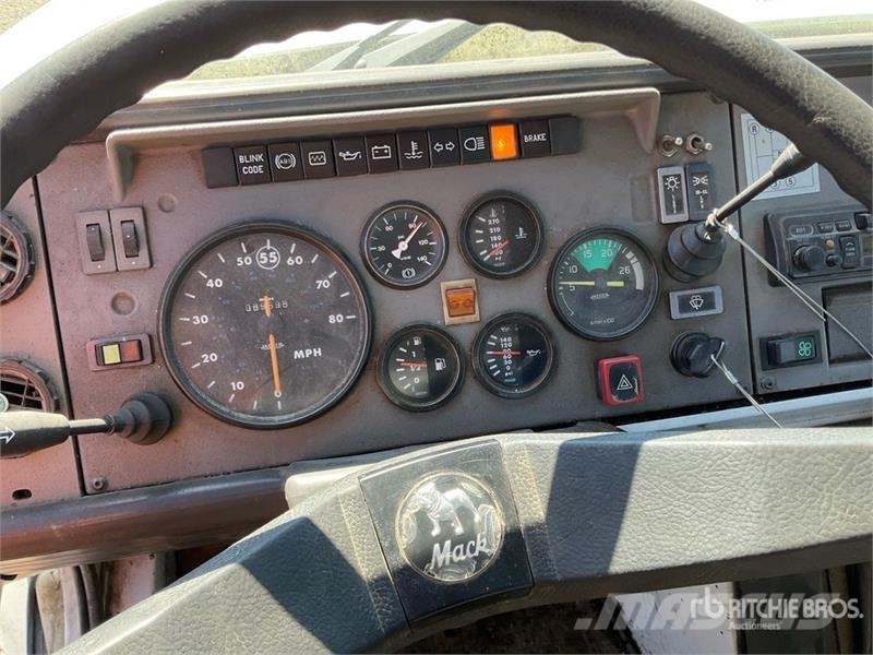 Mack 4x2 Cab and Chassis Кабіни