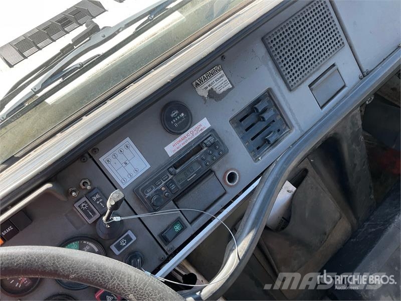 Mack 4x2 Cab and Chassis Кабіни