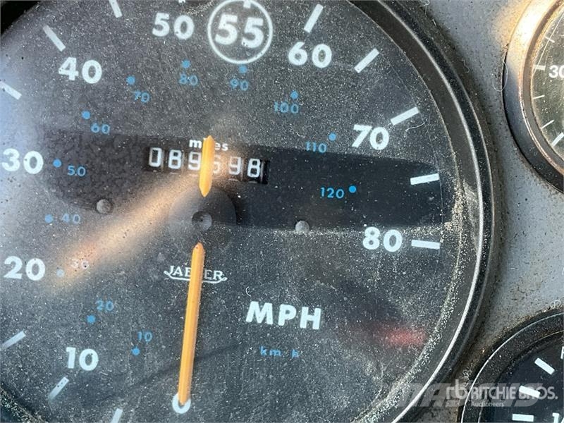 Mack 4x2 Cab and Chassis Кабіни