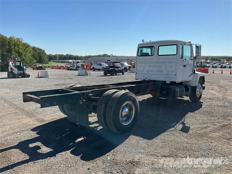 Mack CS300P 4x2 Cab and Chassis 캐빈 및 인테리어