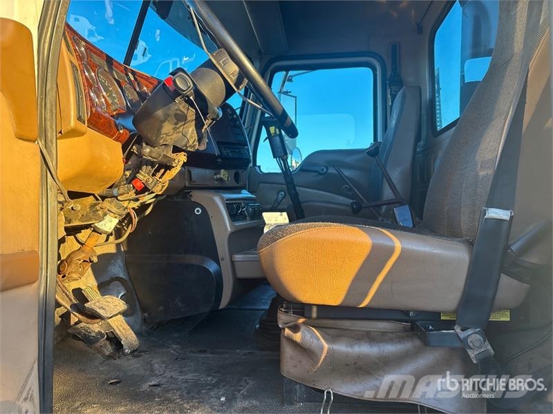 Mack CV713 Granite Грузовики-Самосвалы