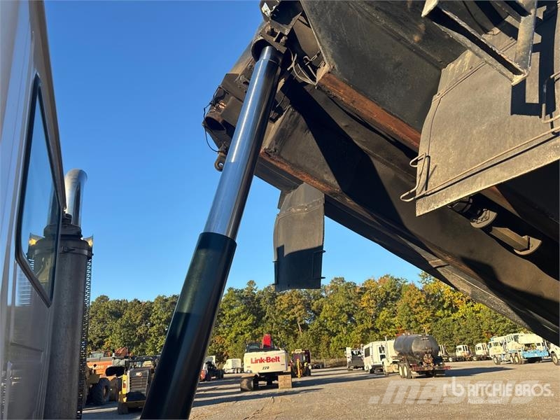 Mack CV713 Granite Грузовики-Самосвалы