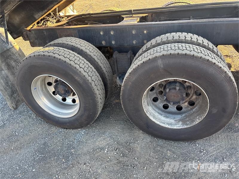 Mack CV713 Granite Грузовики-Самосвалы