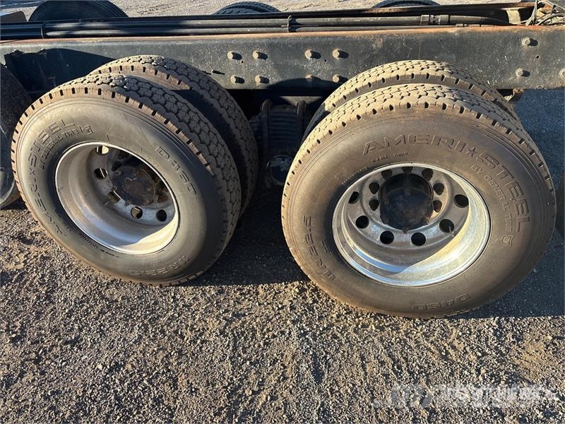 Mack CV713 Granite Грузовики-Самосвалы