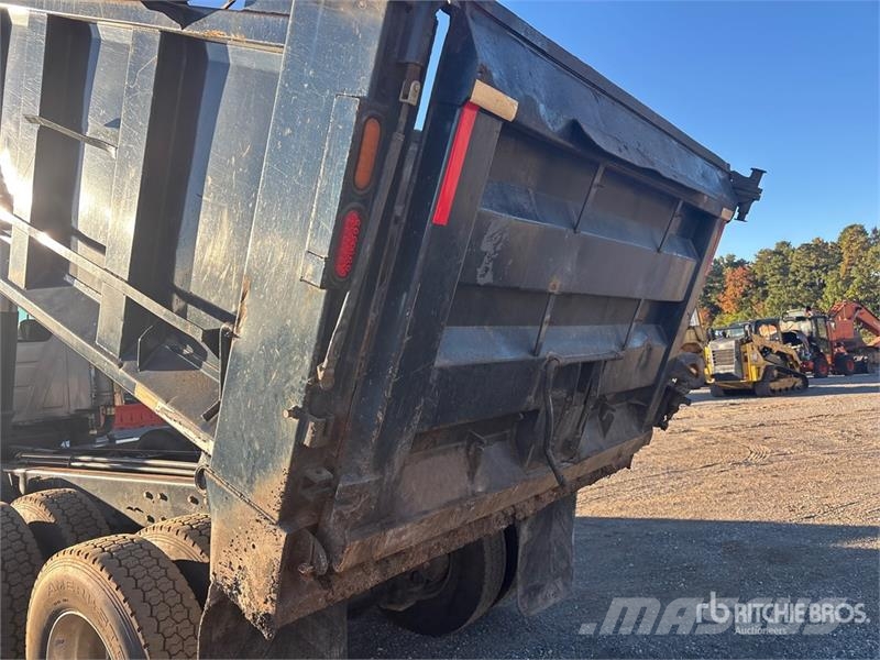 Mack CV713 Granite Грузовики-Самосвалы