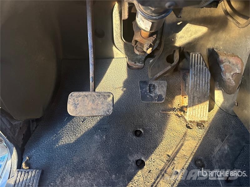 Mack CV713 Granite Грузовики-Самосвалы