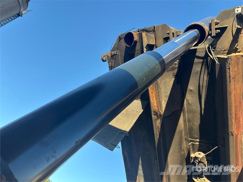 Mack CV713 Granite Грузовики-Самосвалы