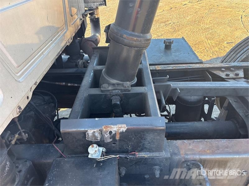 Mack CV713 Granite Грузовики-Самосвалы