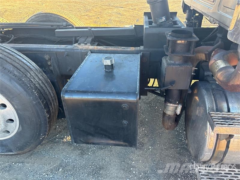 Mack CV713 Granite Грузовики-Самосвалы