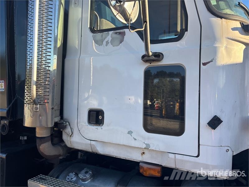 Mack CV713 Granite Грузовики-Самосвалы