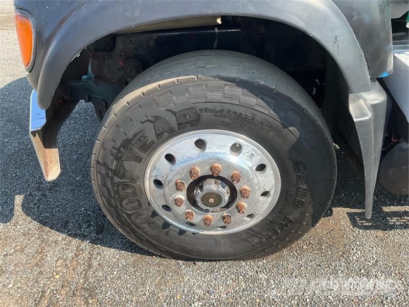 Mack CV713 Granite 8x4 Roll-Off Truck (Inoperable) Skip loader