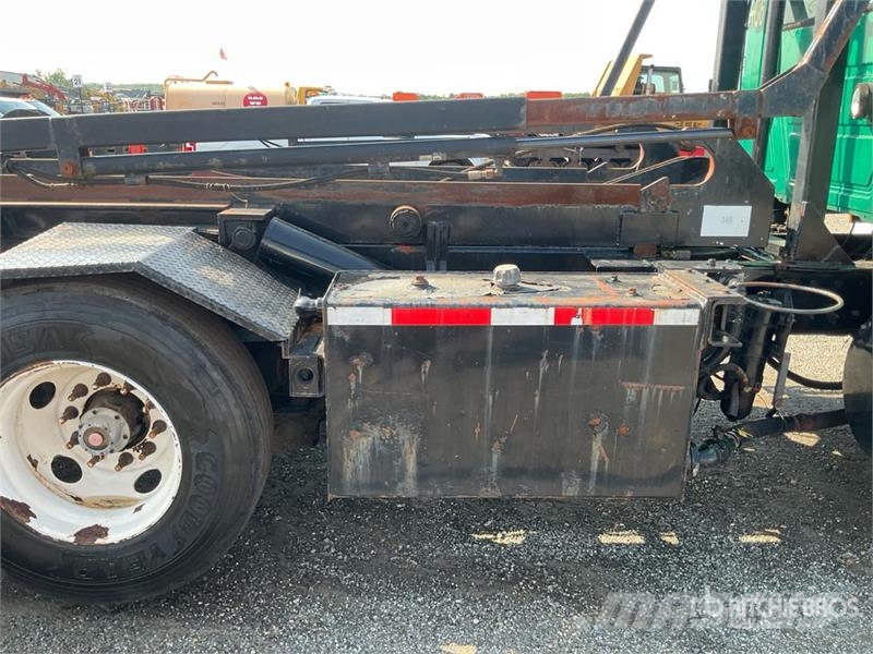 Mack CV713 Granite 8x4 Roll-Off Truck (Inoperable) Skip loader