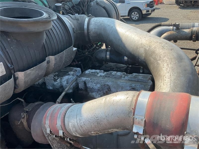 Mack CV713 Granite 8x4 Roll-Off Truck (Inoperable) Skip loader