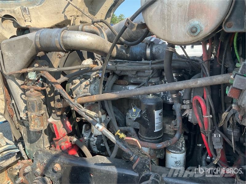 Mack CV713 Granite 8x4 Roll-Off Truck (Inoperable) Skip loader