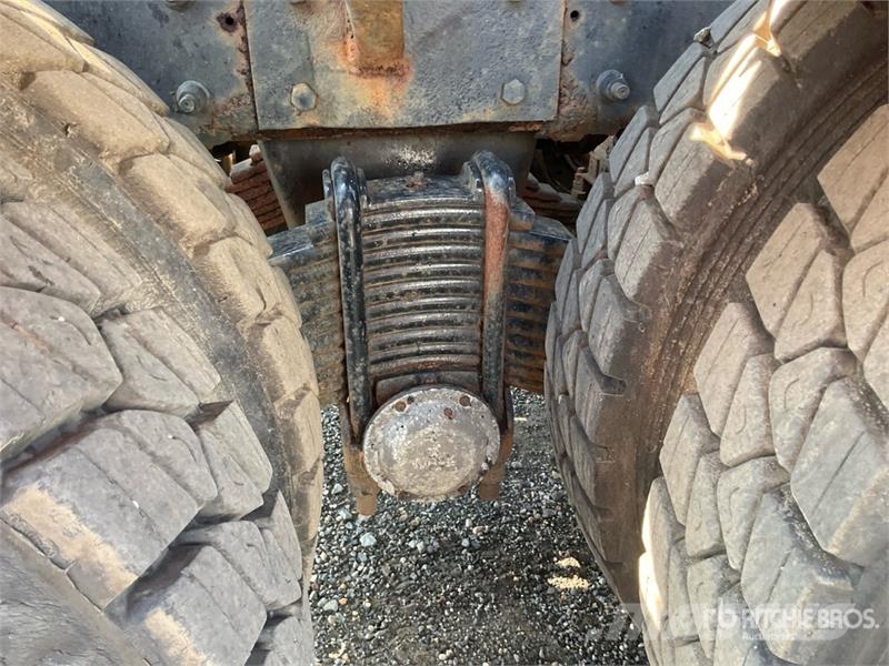 Mack CV713 Granite 8x4 Roll-Off Truck (Inoperable) Skip loader