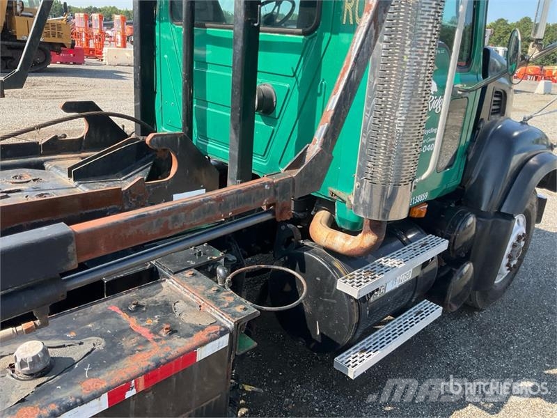 Mack CV713 Granite 8x4 Roll-Off Truck (Inoperable) Skip loader