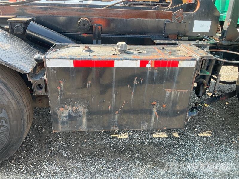 Mack CV713 Granite 8x4 Roll-Off Truck (Inoperable) Skip loader