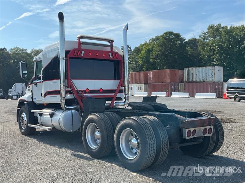 Mack CX613 Autotractoare