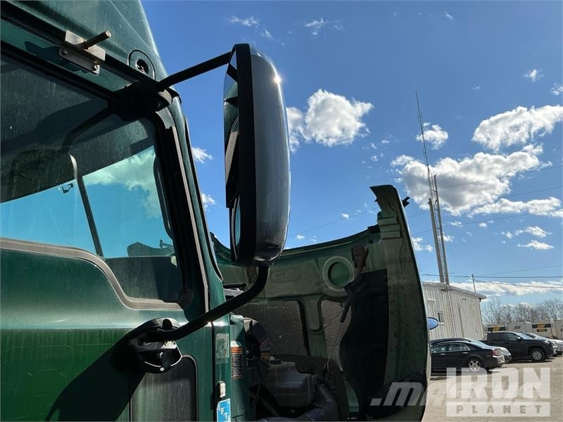 Mack CXU612 Truck Tractor Units