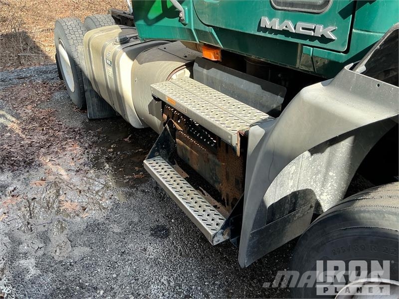 Mack CXU612 Truck Tractor Units
