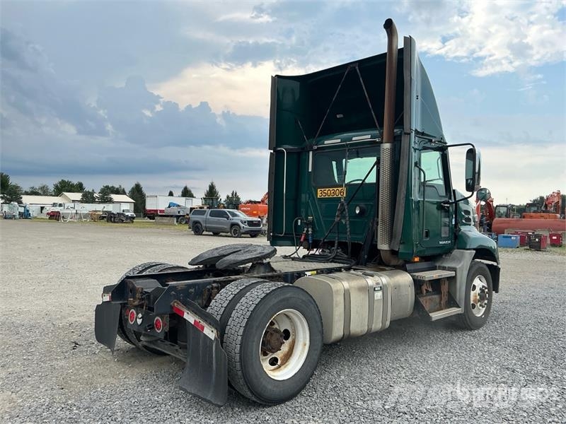 Mack CXU612 Truck Tractor Units