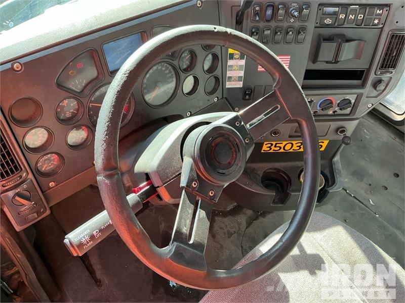 Mack CXU612 Truck Tractor Units