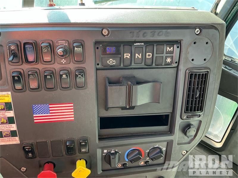 Mack CXU612 Truck Tractor Units