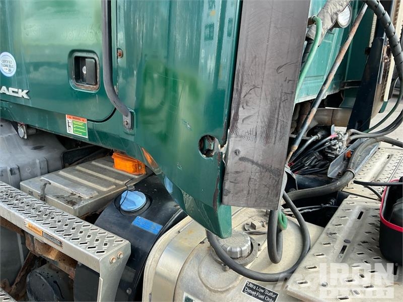 Mack CXU612 Truck Tractor Units