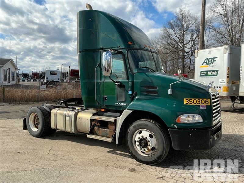 Mack CXU612 Truck Tractor Units