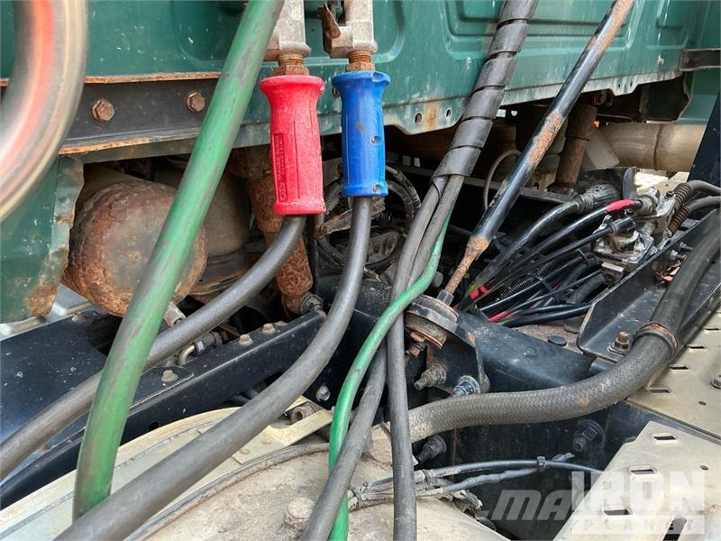 Mack CXU612 Truck Tractor Units