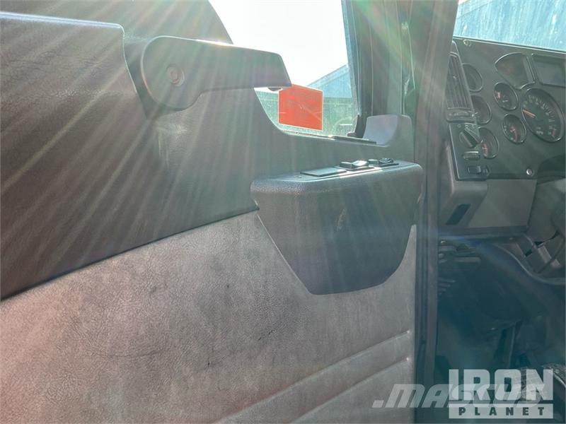 Mack CXU612 Truck Tractor Units