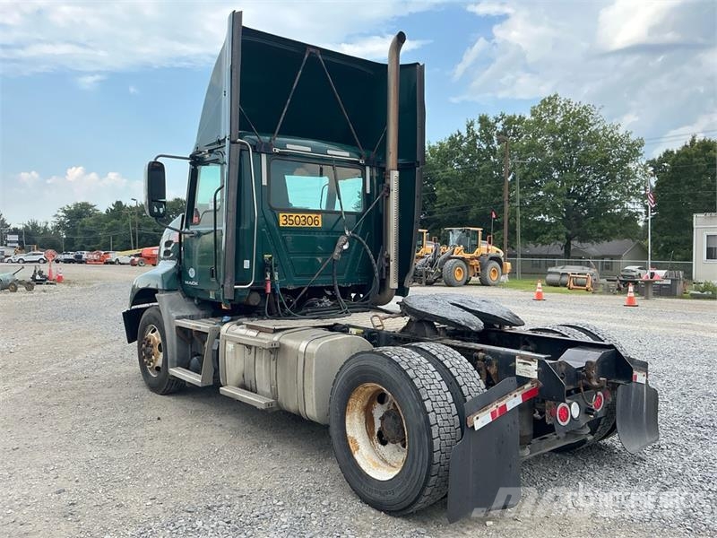 Mack CXU612 Truck Tractor Units