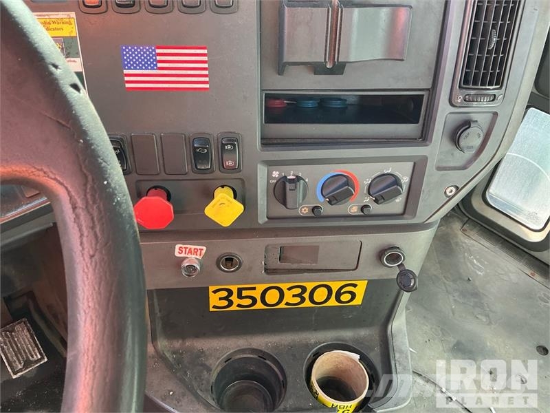 Mack CXU612 Truck Tractor Units