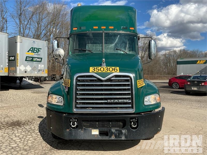 Mack CXU612 Truck Tractor Units