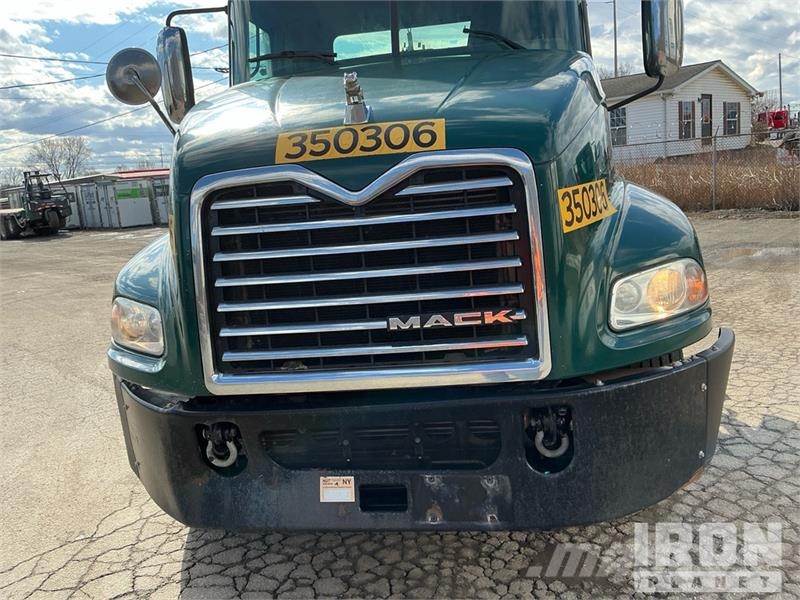 Mack CXU612 Truck Tractor Units