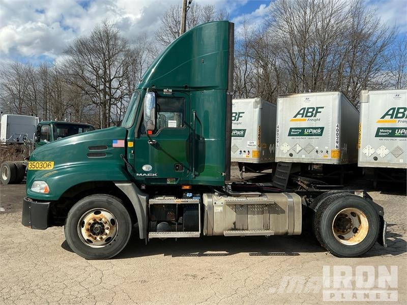 Mack CXU612 Truck Tractor Units