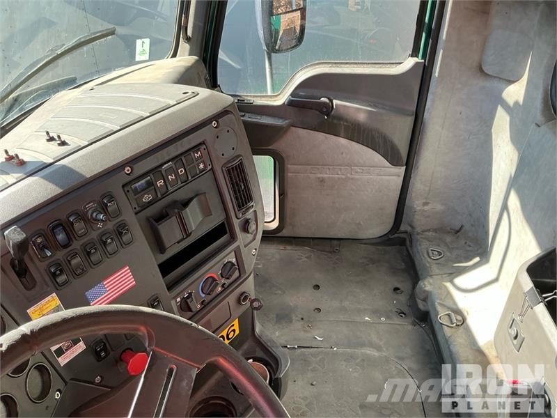 Mack CXU612 Truck Tractor Units