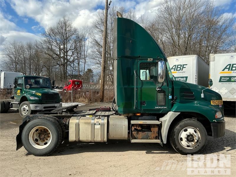 Mack CXU612 Truck Tractor Units
