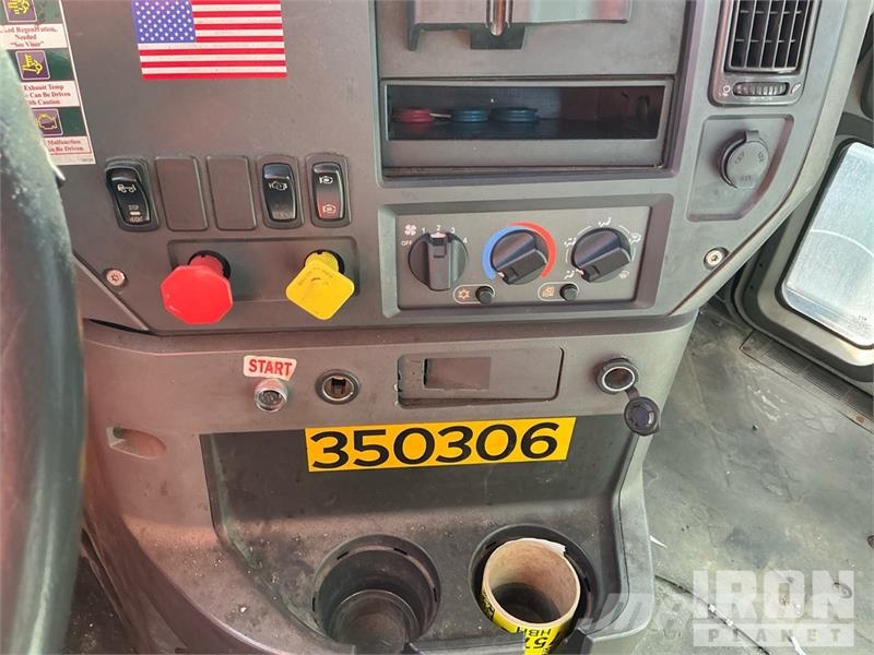 Mack CXU612 Truck Tractor Units