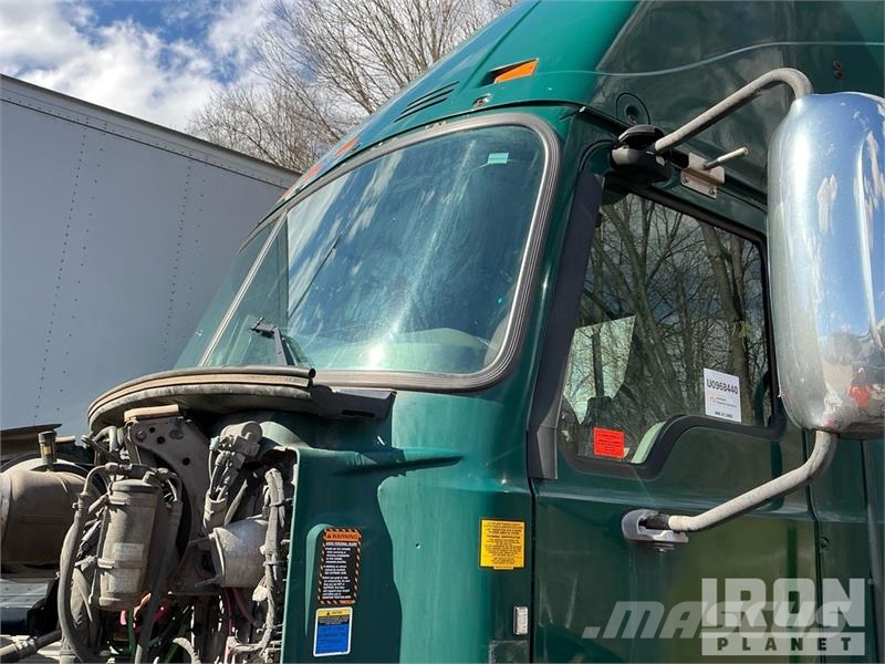 Mack CXU612 Truck Tractor Units