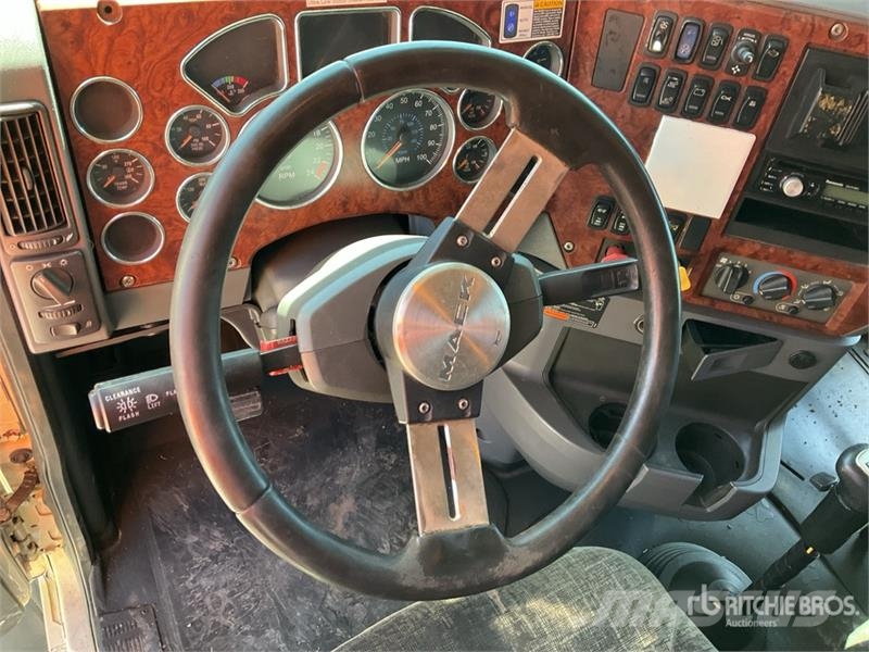 Mack CXU613 Truck Tractor Units