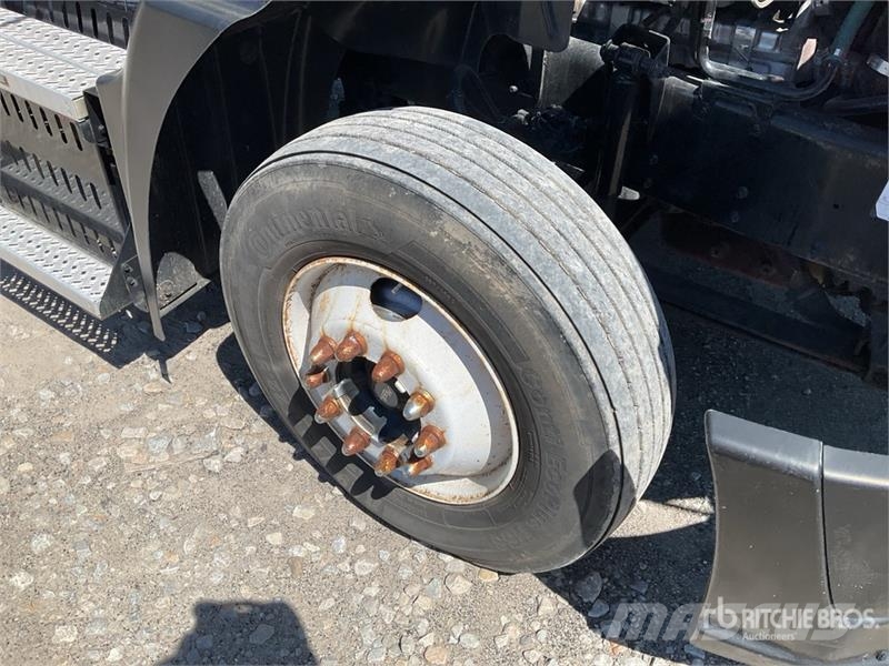 Mack CXU613 Truck Tractor Units