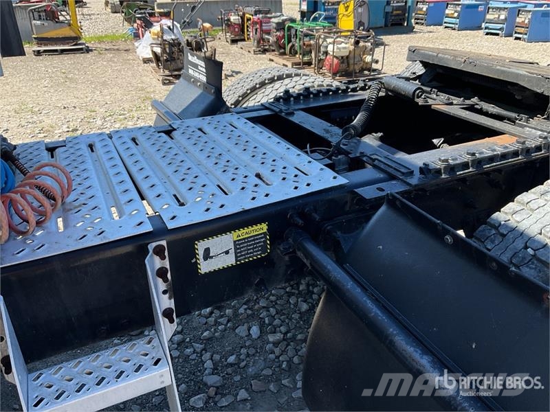 Mack CXU613 Truck Tractor Units