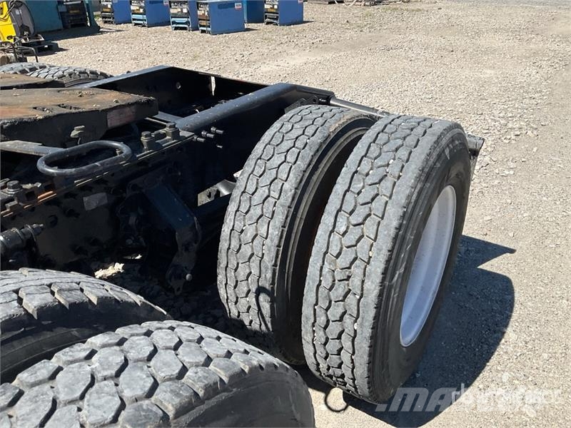 Mack CXU613 Truck Tractor Units