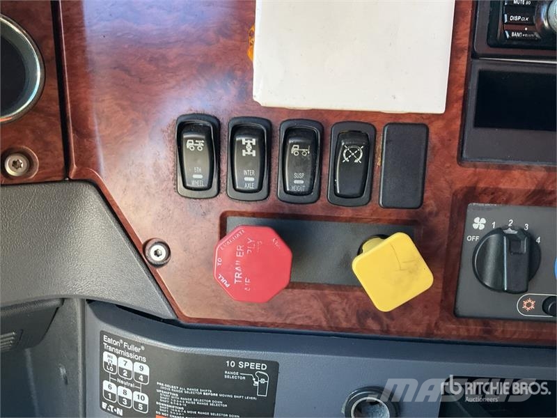 Mack CXU613 Truck Tractor Units