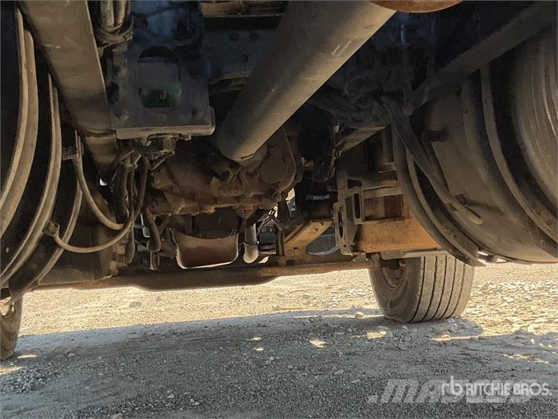 Mack CXU613 Truck Tractor Units